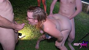 mini gang bang au bord de la piscine un soir d ete j invite des libertins ...