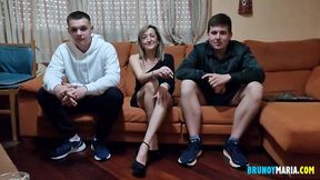 el capricho de la milf: desvirgar a dos nuevos pichones muy jovencitos