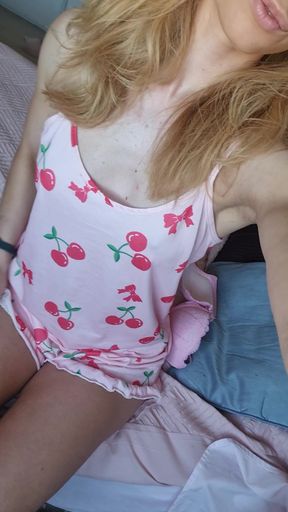 Pj flashes her tits in a public park