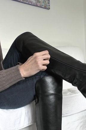 Masturbate to My Long Black Boots, Lady Victoria Valente