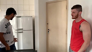 a mulher do Carmona não dava o cu então o Marco Goiano deu o cu pro seu amigo comer