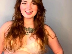 Young amateur teen in solo masturbation playing with herself