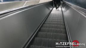 HITZEFREI.dating PUBLIC Berliner Göre nackt in S-Bahn & an Bahnhof gefickt