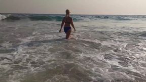 Mature Blonde Amateur Wife Enjoys Sex in Between