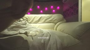 A married woman with a perverted sensitive who is addicted to addiction can't stand it until the bed and asks for it on the sofa