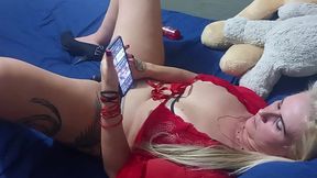 tiffany montavani, tocando sirica assistindo sua amiga no xvideos de repente ela chega veja a putaria