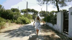 Walking on tiptoes MP4(1920x1080) FHD