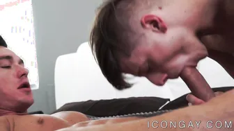 Muscular Cade Maddox fucks twink Austin Chapman bareback