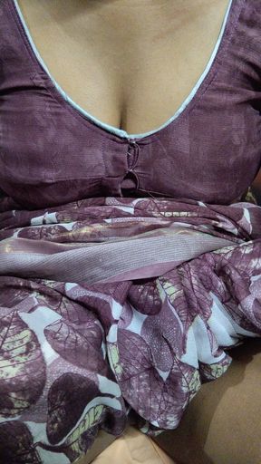 Beautiful Desi Bengali Village Aunty Pussy Show