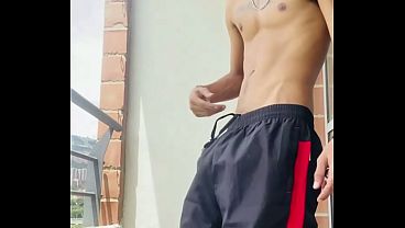 disfrutando de la verga del moreno latino