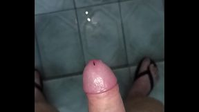 Ruivo pauzudo mijando de pau duro