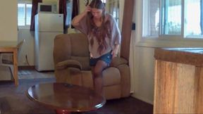 Mature Amateur MILF in Pantyhose Spreads Her Legs