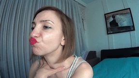 Lip smelling with red lipstick (L)