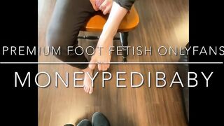 4 foot, two numb, smashing a bunch of bananas. Moneypedibaby features paraplegic into this stomp vid