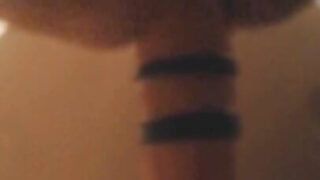 Domowy film solo z dojrzałą europejską dziewczyną masturbującą się dildo