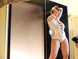 Large Breasts Alexsis Faye dance and bazookas play in the BehindScenes