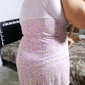 My perverted stepsister masturbates for her boyfriend on video call while I tidy up the house