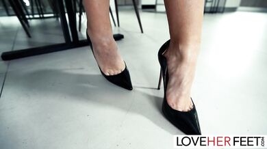 Foot Tease with Ella Reese