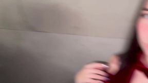 llegamos de una fiesta un poco muy cachondos y decidimos follar en un parqueadero publico
