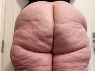 LARGE BUTT mother I'd like to fuck TAKES AGILITY TEST