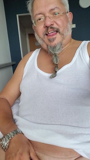 Michael Skotnik ejaculates in a hotel