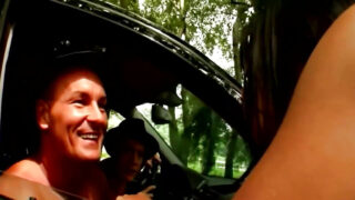 Lauro Giotto และ Frank Gun ร่วมกันรุมสาวเอเชียร่างเล็กสุดเซ็กซี่ Asia Deville และ Ally Horny ด้วยการออรัลเซ็กส์ น้ำอสุจิในปาก และเซ็กส์ทางทวารหนักอย่างเร่าร้อนในเซ็กส์สามคน