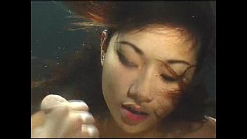 Underwater Asain Blowjob