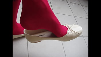 creme patent sabrinas and red hose, balcony shoeplay by Isabelle-Sandrine