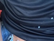 Batendo punheta na rua movimentada no intervalo do almoço