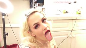 Pretty face seductress shows off her long tongue