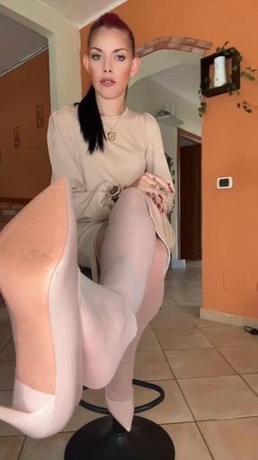 Carlo loves my nylon pantyhose, do you like too?