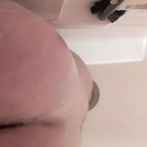 Watch juggalo17n wash his big cock in the shower