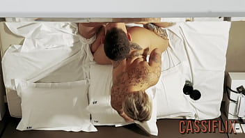 Dois safados gostosos tarados na minha bunda comendo meu cu e melando minha bunda de porra quentinha - Completo no Cassiflix