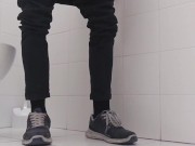 Sega in un bagno publico