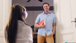 Teen babe wears her headphones while sucking and riding