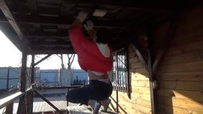 get stuck in a crack in the table m