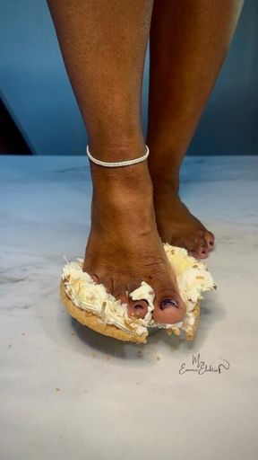 Coconut Cream Pie Crush - Miss Elektra smushes a pie with her bare, purple glitter toes - Foot Fetish, Food Crushing, Messy Play