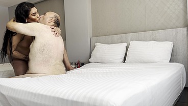 Latina with Big ass and Large boobs fuck big fat guy