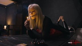 Rich smoke in her lungs 4K MP4