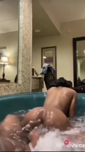 A Sloppy Blowjob From the Hottub