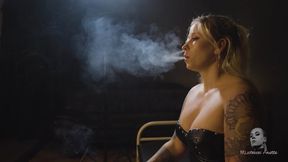 Between her lips part1 4K MP4