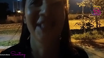 Essa Gostosa da Bunda grande bate uma punheta para essa rola enorme no meio da pra&ccedil_a
