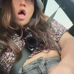 in the CAR JERKING OFF WHILE MY BF DRIVING IS AWESOME he drives us crazy outdoors GiGi Moon