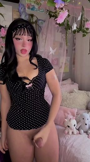 Curvy trans woman masturbates