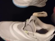 Ich spritze die erste Sperma Ladung in meine neuen Nike BB Adapt Basketball Sneaker