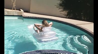 Little April fingers herself in the pool in a POV solo