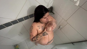 Bbw safada tomando seu banho
