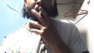 Hai anh chàng đồng tính lực lưỡng với dương vật khổng lồ thủ dâm cho nhau trước khi quan hệ tình dục qua đường hậu môn.