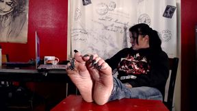 Long black Louis Vuitton toenails & soles