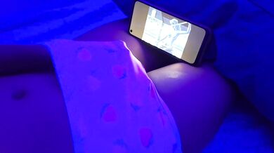 Avatar masturbates watching gay lesbian hentai porn